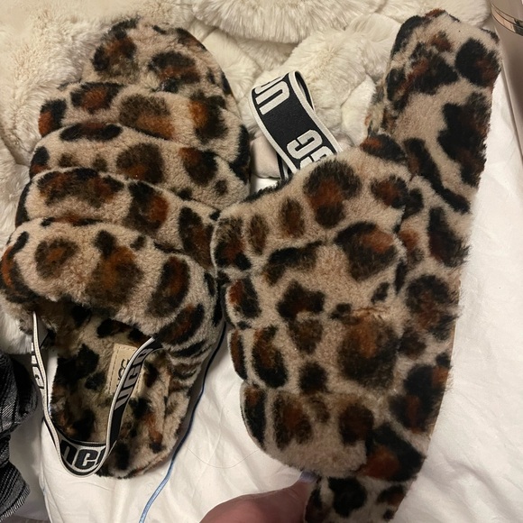 Ugg slippers - Picture 2 of 4